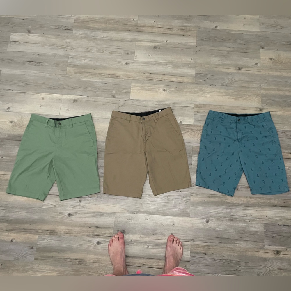 3 pair of VOLCOM Men’s Shorts Size 32 - Short Lot Bundle